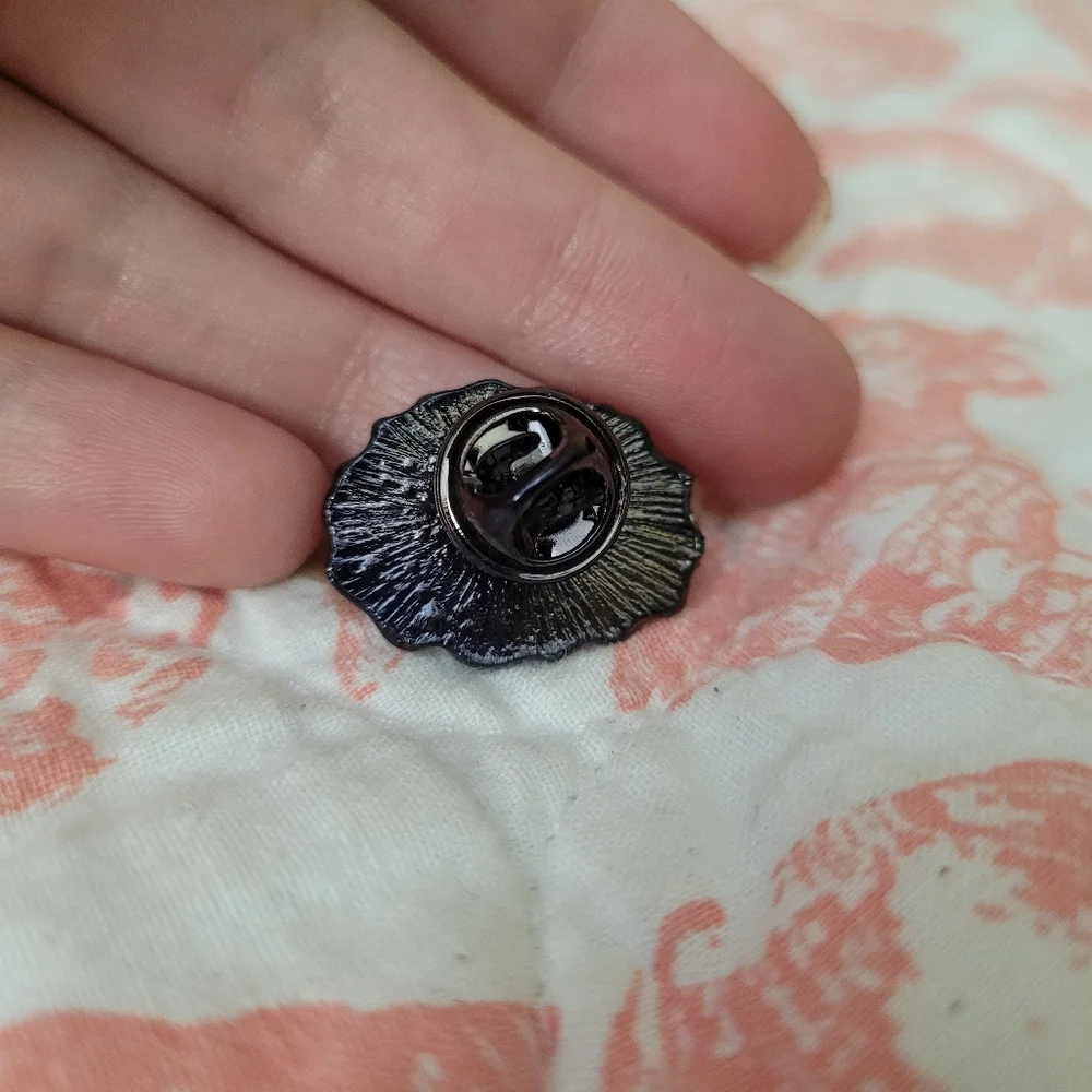 Blue brain enamel pin - Picture 4 of 4